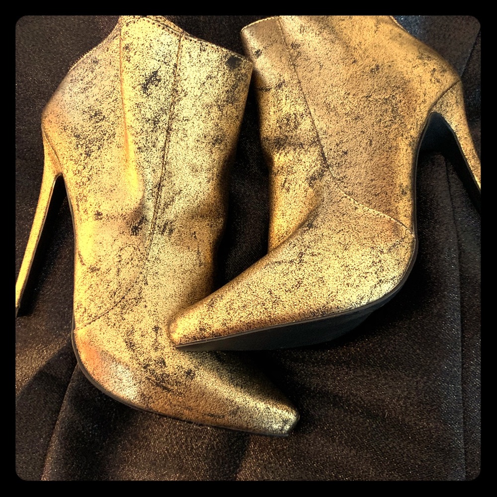 SCENE Gold & black /specs /bootie Never worn